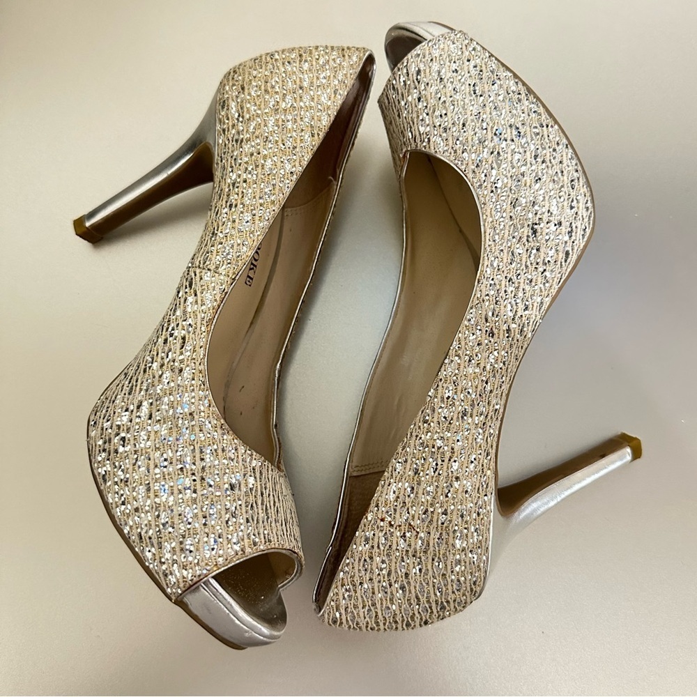 Audrey Brooke Gold Silver Glitter Sparkly Peep-Toe Dress Heel Shoes Size 8M